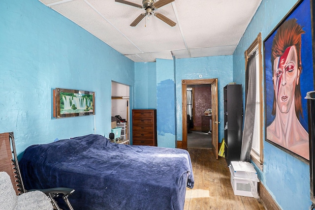 706 N Linn St, Bay City, MI 48706 - bedroom featuring wood finished floors and a textured wall
