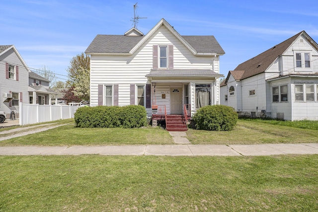 706 N Linn St, Bay City, MI 48706 - traditional-style house with covered porch