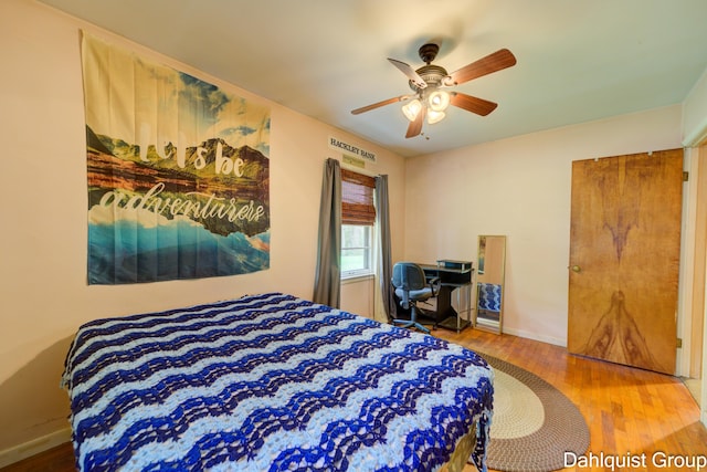 2587 Pennsylvania Ave, Muskegon, MI 49445 - bedroom featuring wood finished floors, baseboards, and ceiling fan