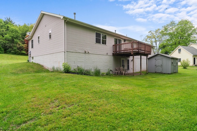 2041 Blackmer Dr, Jonesville, MI 49250 - back of house featuring a deck and a yard