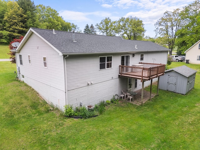 2041 Blackmer Dr, Jonesville, MI 49250 - rear view of property featuring a wooden deck, roof with shingles, and a yard