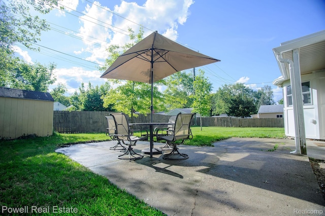 2575 Walnut Rd, Auburn Hills, MI 48326 - view of patio / terrace