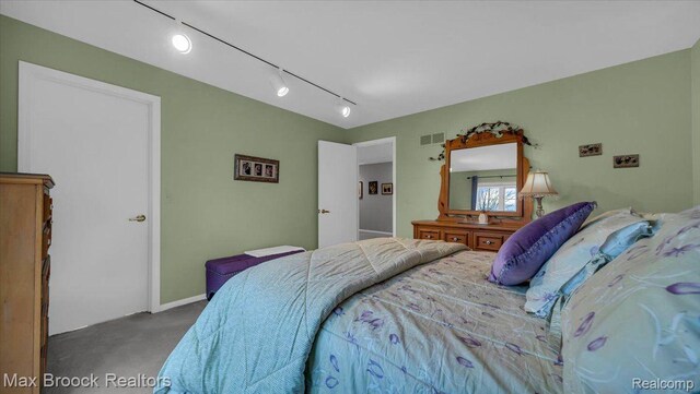 404 Shellbourne Dr, Rochester Hills, MI 48309 - carpeted bedroom featuring track lighting and baseboards