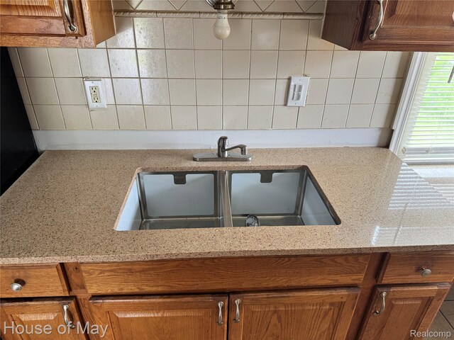 9425 Marlowe St, Detroit, MI 48228