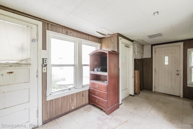 725 E Sherman St, Holly, MI 48442 - foyer with wood walls