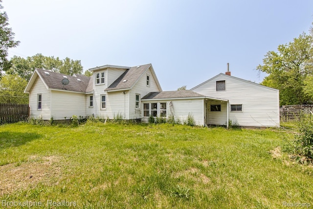 725 E Sherman St, Holly, MI 48442 - rear view of house featuring roof with shingles