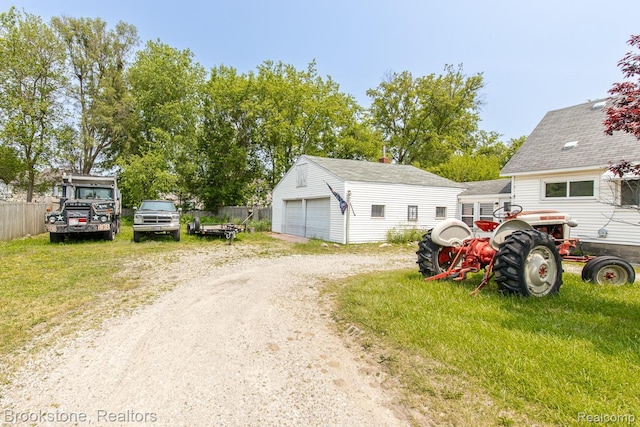 725 E Sherman St, Holly, MI 48442 - view of front of house with an outdoor structure and a detached garage