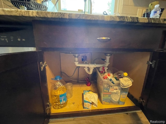 13960 Mettetal St, Detroit, MI 48227 - kitchen view