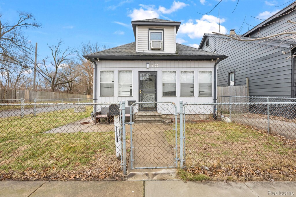 78 E Auburn St, Ecorse, MI 48229 - shotgun-style home featuring a gate and a shingled roof