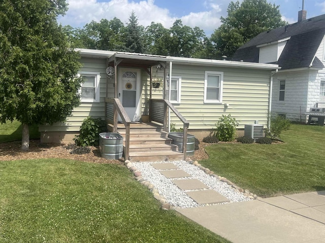 429 N Chipman St, Owosso, MI 48867 - view of front of property with a front yard