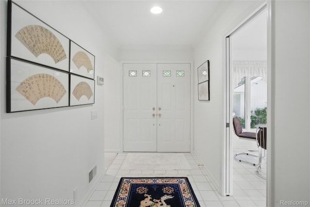 1816 Ledbury Dr, Bloomfield Hills, MI 48304 - foyer entrance with baseboards and crown molding