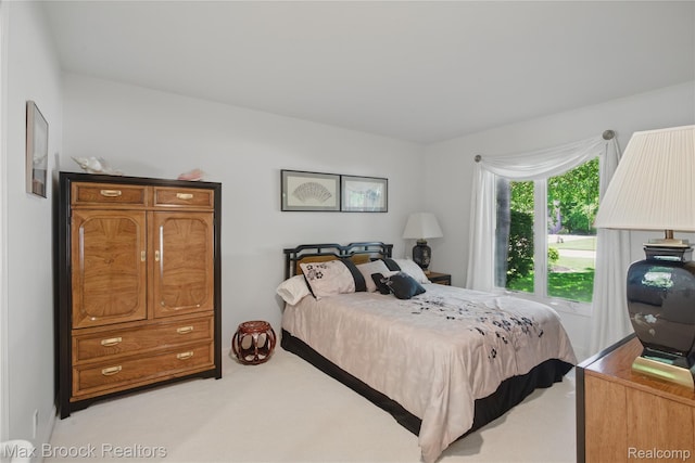 1816 Ledbury Dr, Bloomfield Hills, MI 48304 - bedroom featuring light carpet