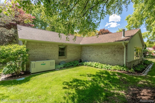 1816 Ledbury Dr, Bloomfield Hills, MI 48304 - rear view of property featuring brick siding, a yard, and a shingled roof