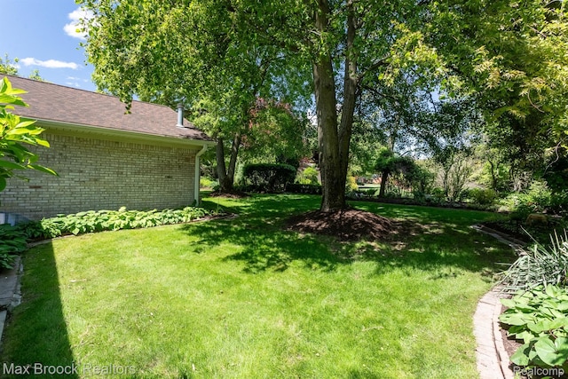 1816 Ledbury Dr, Bloomfield Hills, MI 48304 - view of grassy yard