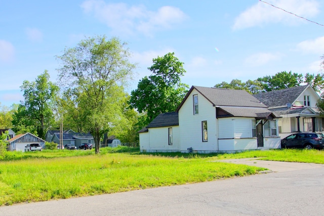428 Catherine Ave, Muskegon, MI 49442 - view of side of property with a shingled roof