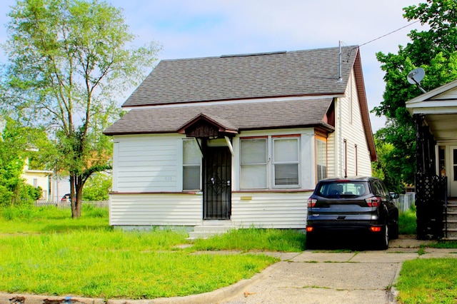 428 Catherine Ave, Muskegon, MI 49442 - view of front of house featuring a shingled roof and entry steps