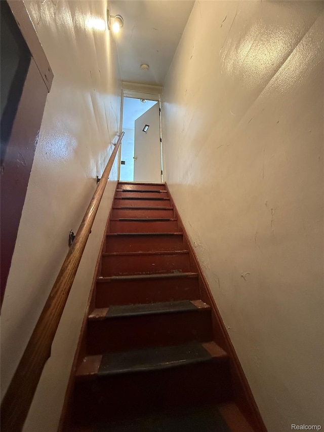 8071 Elgin St, Detroit, MI 48234 - view of stairway