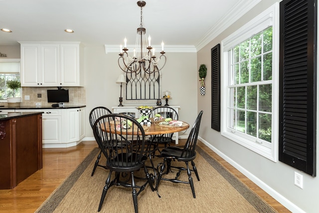 647 S Spinningwheel Ln, Michigan, MI 48304 - dining space featuring light wood finished floors, a chandelier, baseboards, crown molding, and recessed lighting