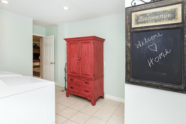 647 S Spinningwheel Ln, Michigan, MI 48304 - washroom featuring washer and dryer, recessed lighting, and light tile patterned flooring