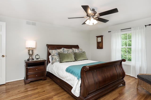 647 S Spinningwheel Ln, Michigan, MI 48304 - bedroom with wood finished floors and ceiling fan