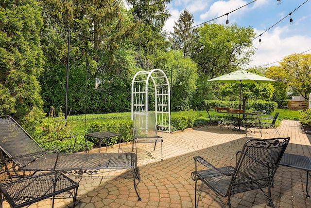 647 S Spinningwheel Ln, Michigan, MI 48304 - view of patio / terrace featuring view of scattered trees and outdoor dining space