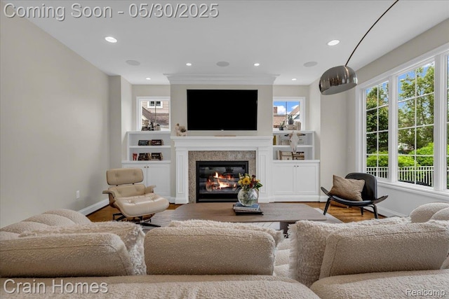 499 Catalpa Dr, Birmingham, MI 48009 - living area featuring wood finished floors, a glass covered fireplace, baseboards, and recessed lighting