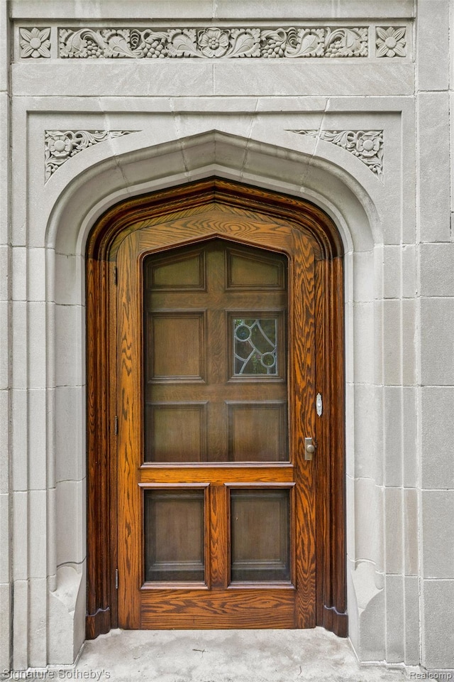401 Dunston Rd, Bloomfield Hills, MI 48304 - view of doorway to property