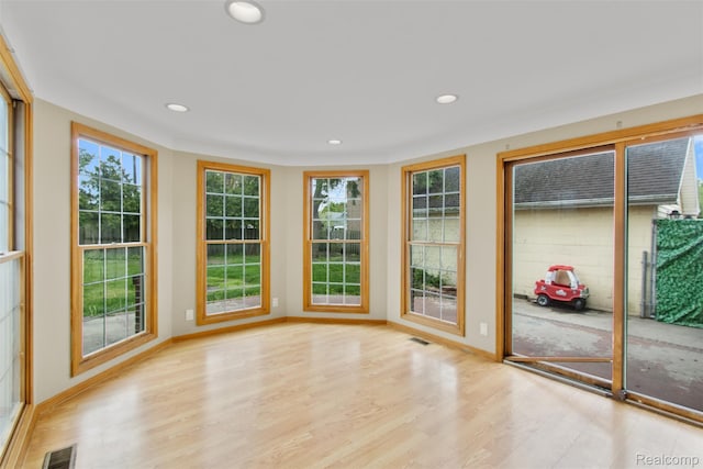 1914 10th St, Port Huron, MI 48060 - unfurnished sunroom with wood finished floors, recessed lighting, and baseboards
