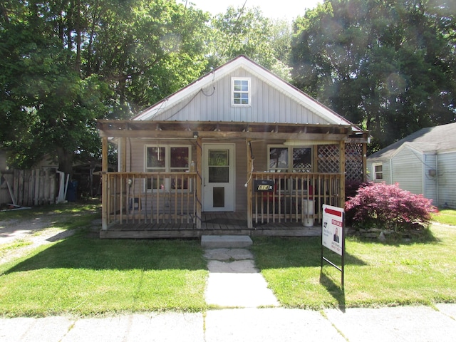 814 Ira Ave, Kalamazoo, MI 49048 - bungalow-style home featuring covered porch, a front yard, and board and batten siding