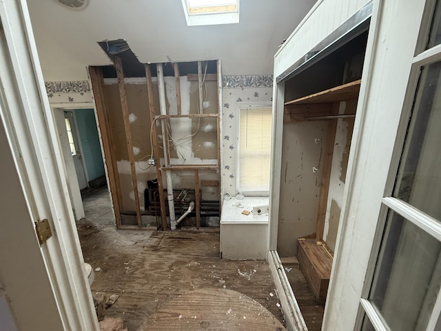 21338 Orchard Lake Rd, Farmington Hills, MI 48336 - bathroom with a skylight