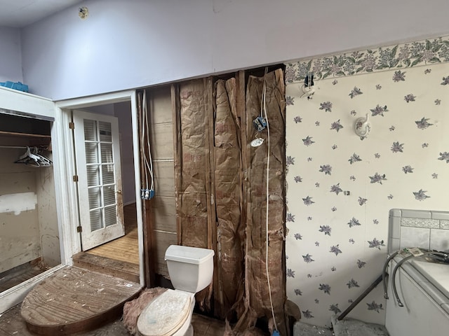 21338 Orchard Lake Rd, Farmington Hills, MI 48336 - bathroom with toilet