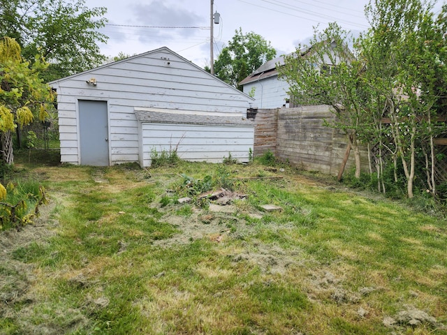 907 Russell St, Kalamazoo, MI 49001 - view of yard featuring a garage and an outbuilding