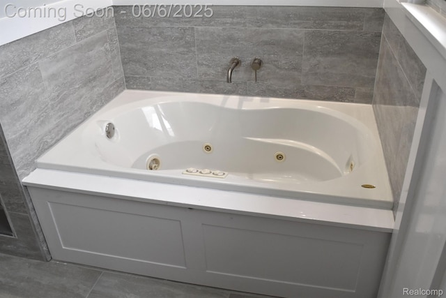 2054 Edison St, Detroit, MI 48206 - full bath with a whirlpool tub