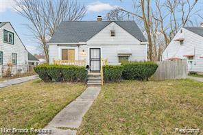 17167 Salem St, Detroit, MI 48219 - bungalow-style home with a front yard and a chimney