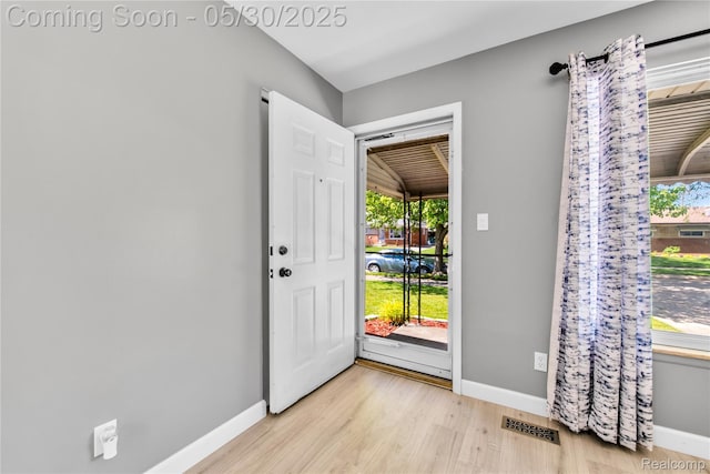7278 Superior, Center Line, MI 48015 - entrance foyer with light wood-style flooring and baseboards