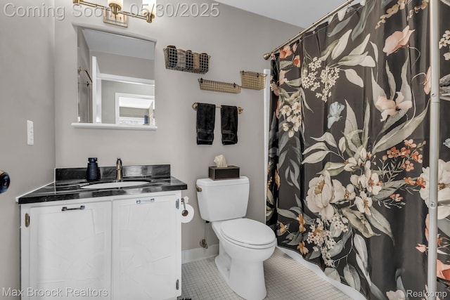 591 S Spinningwheel Ln, Bloomfield Hills, MI 48304 - full bath featuring toilet, vanity, tile patterned floors, a shower with shower curtain, and baseboards