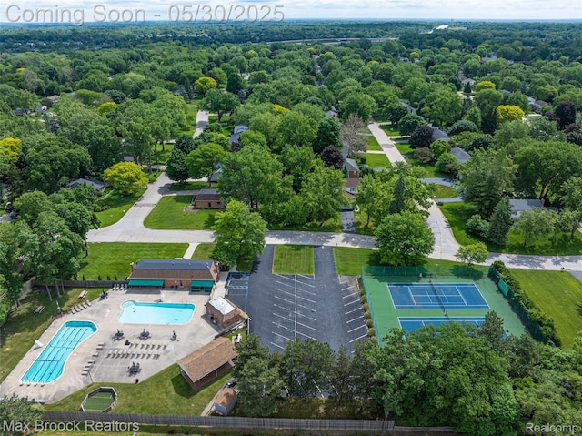 591 S Spinningwheel Ln, Bloomfield Hills, MI 48304 - aerial view of a pool area