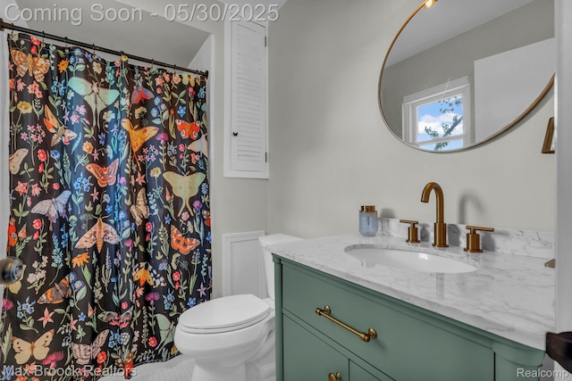 591 S Spinningwheel Ln, Bloomfield Hills, MI 48304 - bathroom with vanity, toilet, and a shower with shower curtain