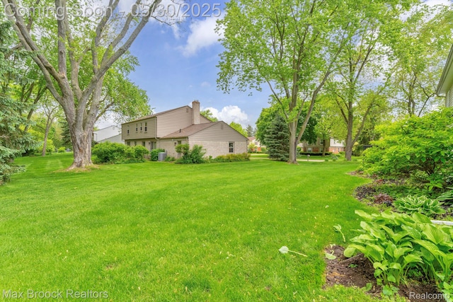 591 S Spinningwheel Ln, Bloomfield Hills, MI 48304 - view of green lawn
