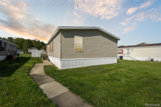 29 Fox Hound Ct, Grand Blanc, MI 48439 - view of side of property with a lawn