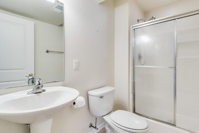 3352 Hampstead Ct, Portage, MI 49024 - full bathroom with a shower with door, toilet, a sink, and baseboards