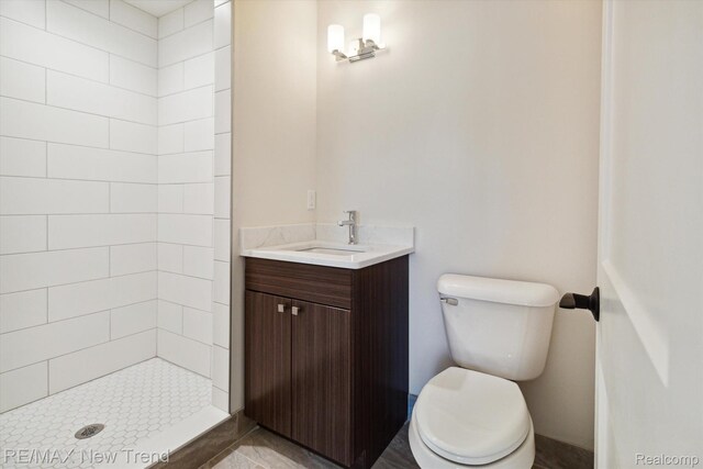 2911 Walsh Dr, Rochester Hills, MI 48309 - full bathroom with vanity, toilet, and tiled shower