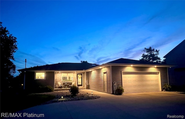 13368 Fenton Rd, Fenton, MI 48430 - ranch-style home featuring driveway and a garage