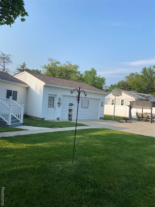 7053 Allegan Dr, Davison, MI 48423 - single story home featuring a garage and concrete driveway