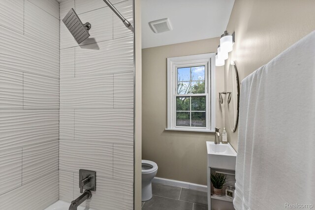 28517 Aberdeen St, Southfield, MI 48076 - bathroom featuring toilet, tile patterned floors, vanity, shower / tub combo, and baseboards