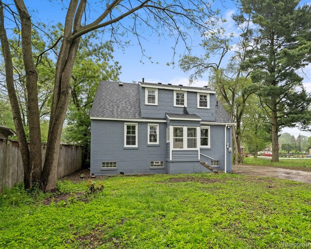 28517 Aberdeen St, Southfield, MI 48076 - rear view of house with entry steps and a shingled roof