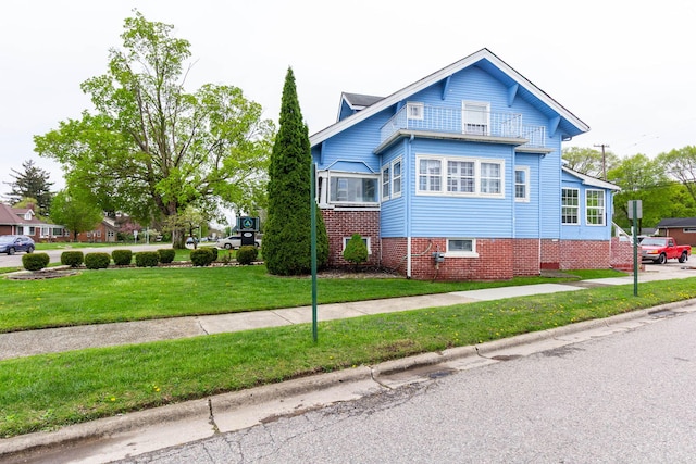 323 Northbound Gratiot Ave, Mount Clemens, MI 48043 - view of side of property with a yard