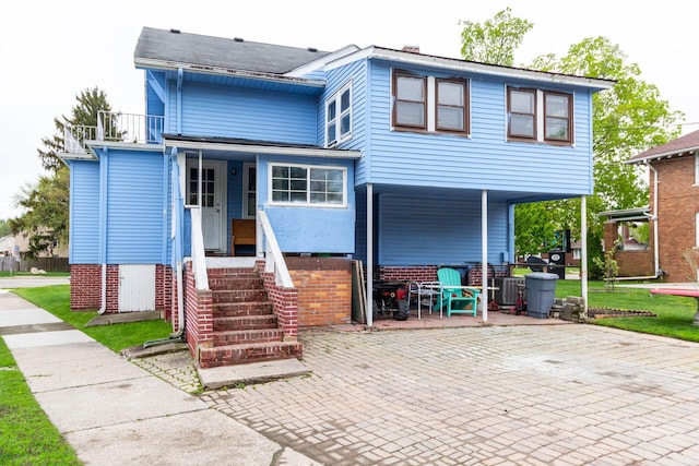 323 Northbound Gratiot Ave, Mount Clemens, MI 48043 - view of front of house with cooling unit and a porch