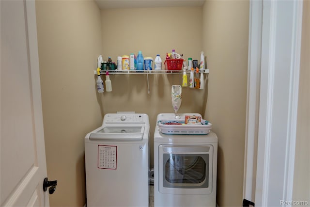 23971 Manistee Ln, Flat Rock, MI 48134 - laundry room with washer and dryer