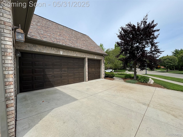 7348 William Dr, Shelby Twp, MI 48316 - view of garage
